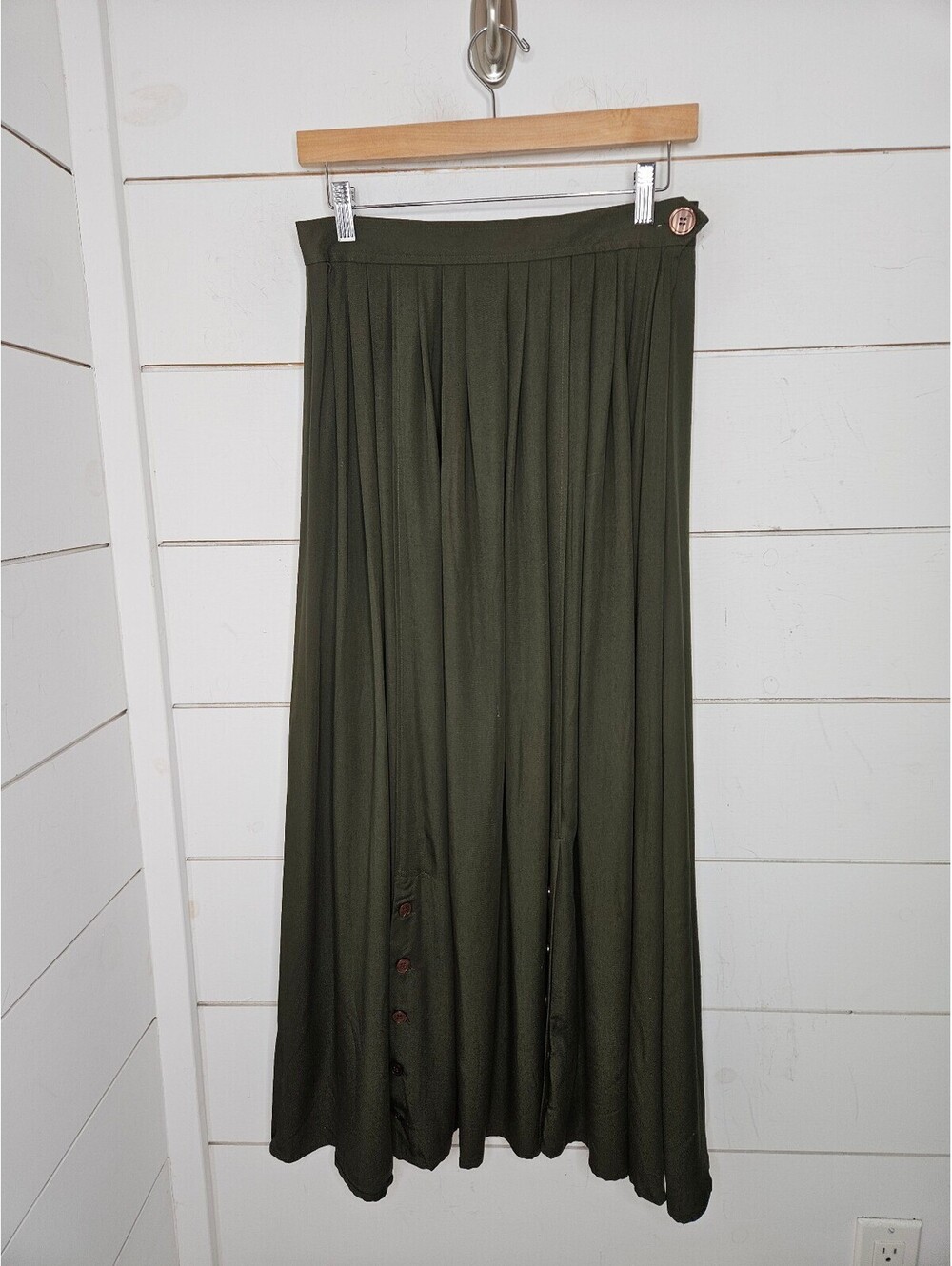 Vintage Saks Fifth Avenue size 6 green pleated maxi skirt